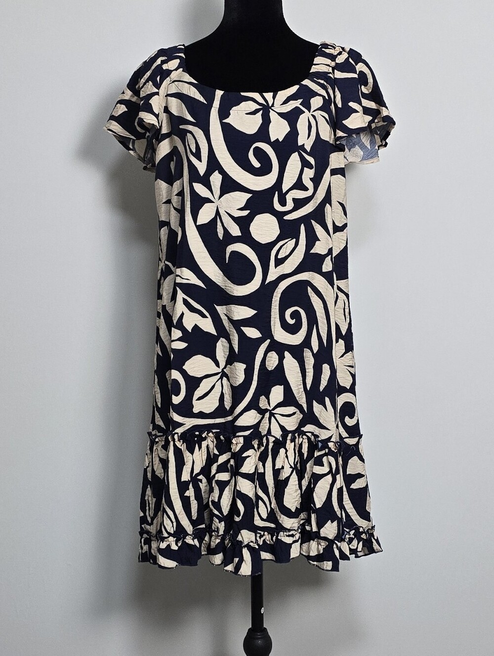 Signature by Robbie Bee Navy and Cream Floral Ruffle-Hem Shift Dress